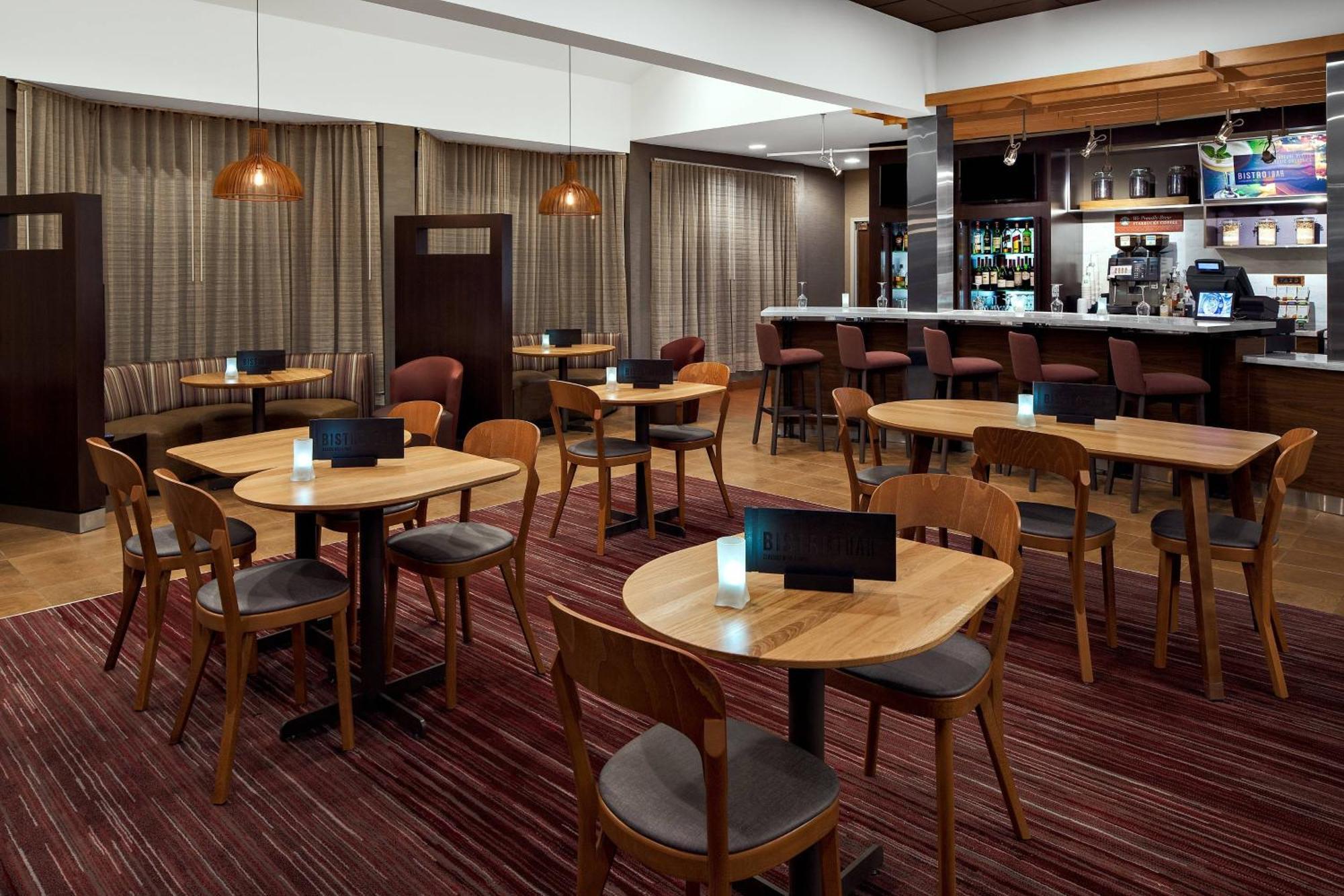Courtyard By Marriott Pittsburgh Airport Hotel Coraopolis Exterior photo