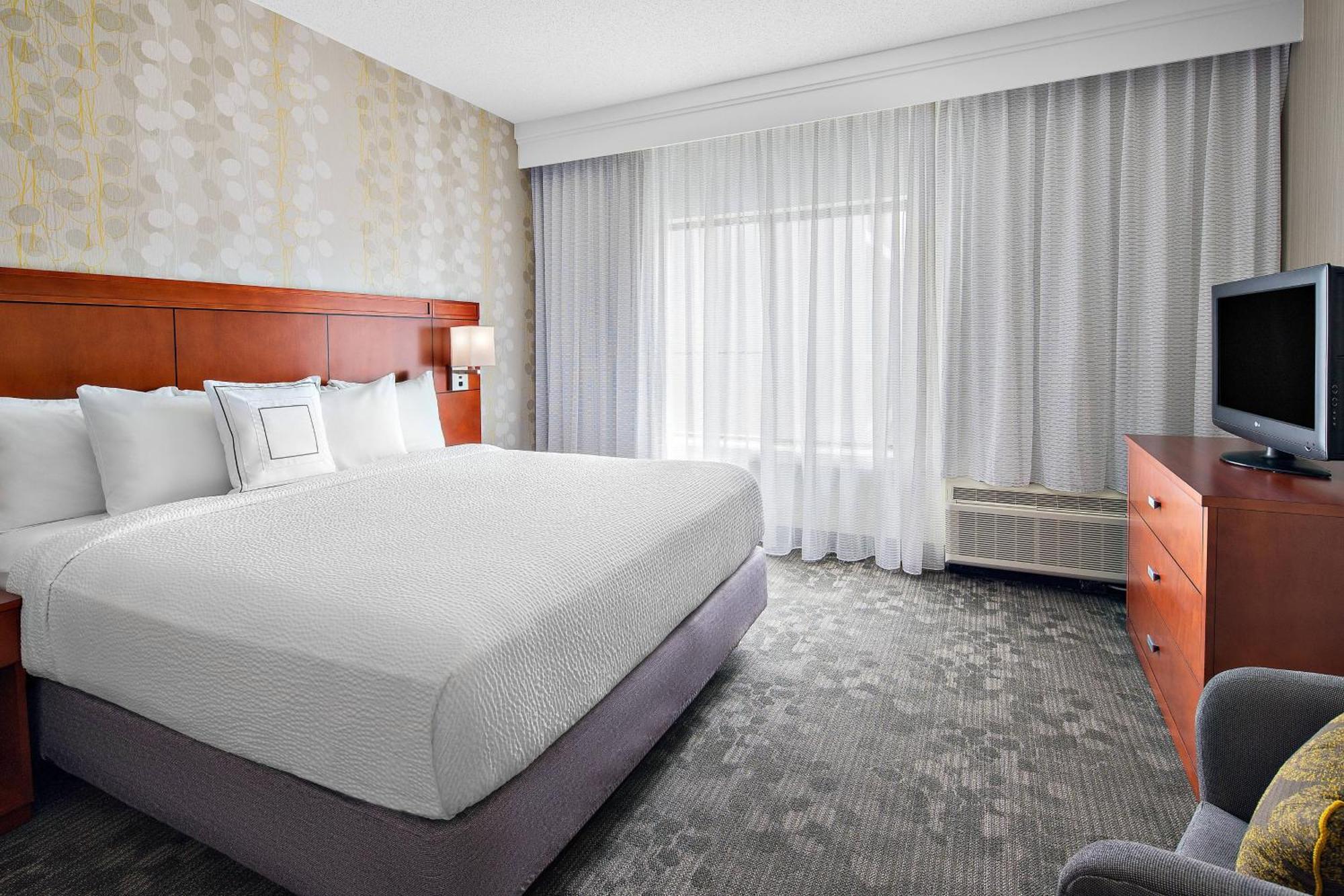 Courtyard By Marriott Pittsburgh Airport Hotel Coraopolis Exterior photo