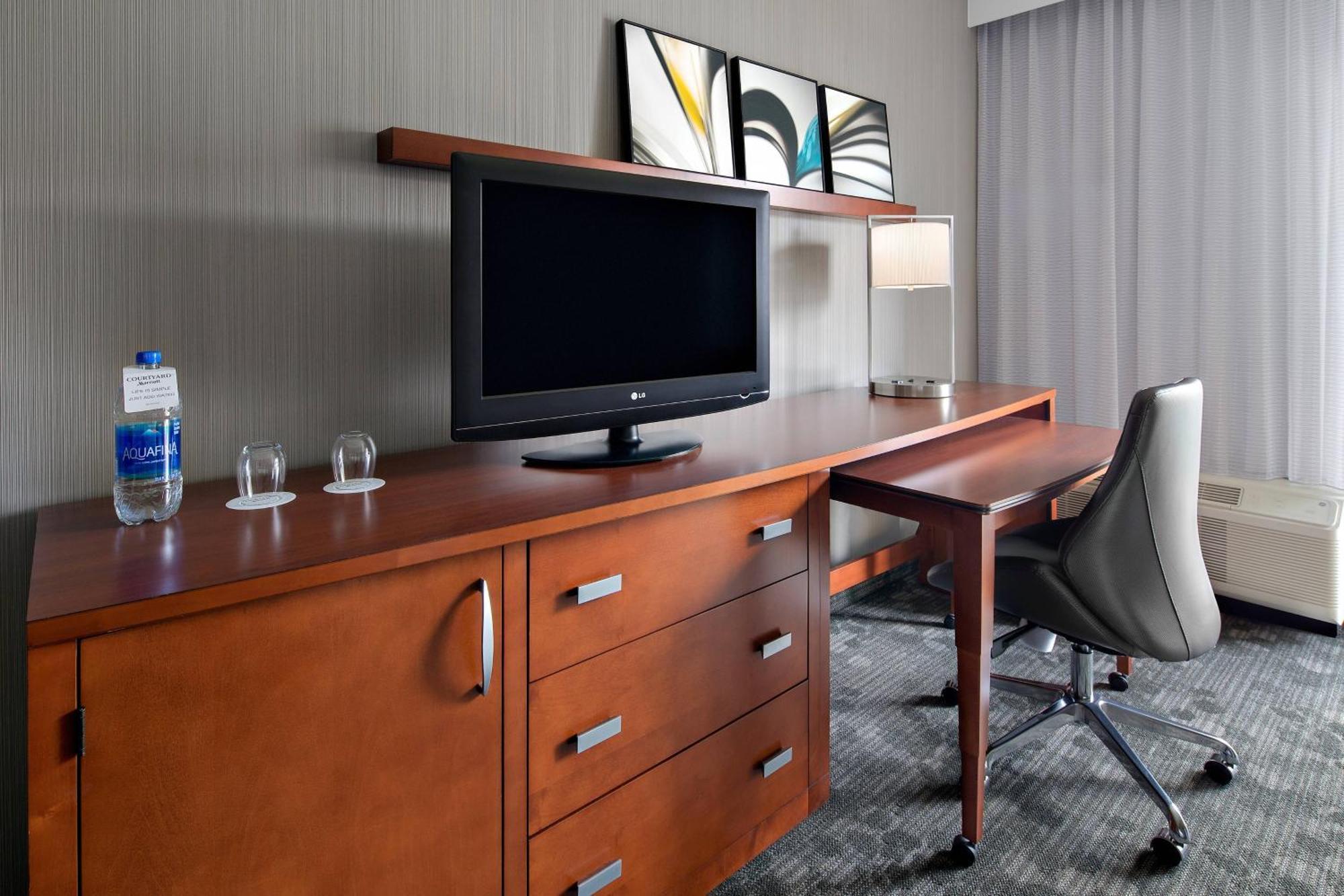 Courtyard By Marriott Pittsburgh Airport Hotel Coraopolis Exterior photo