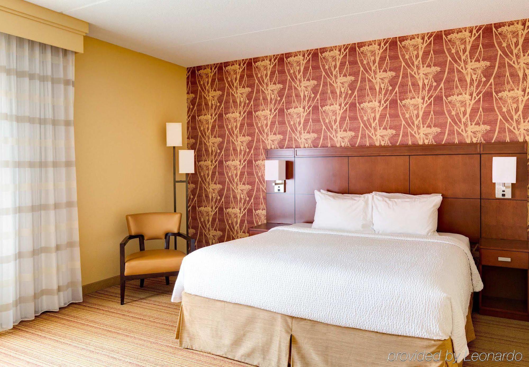 Courtyard By Marriott Pittsburgh Airport Hotel Coraopolis Exterior photo